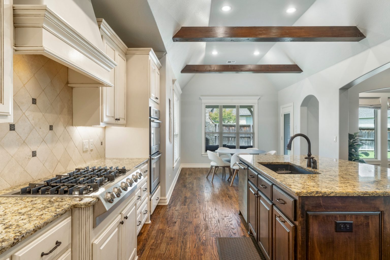 Luxury modern kitchen in a new home build.